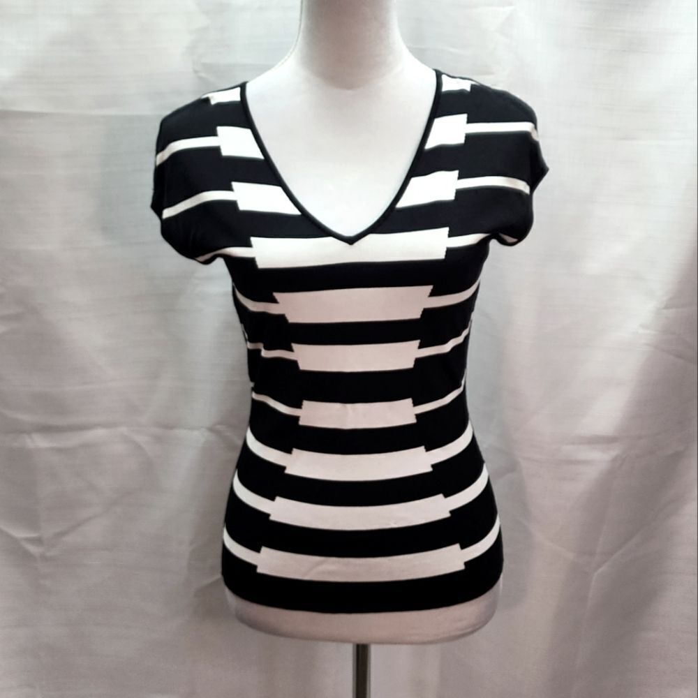 Carlisle Black and White Cap Sleeve Fitted Top Size XS